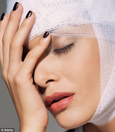 6. Bạn sẽ trở nên chán nản. Đây là điều hoàn toàn bình thường khi bạn cảm thấy chán nản sau cuộc phẫu thuật. Trước hết là khoảng thời gian phục hồi, bạn có thể nằm liệt giường một thời gian, ít tiếp xúc với mọi người, hạn chế ăn uống.