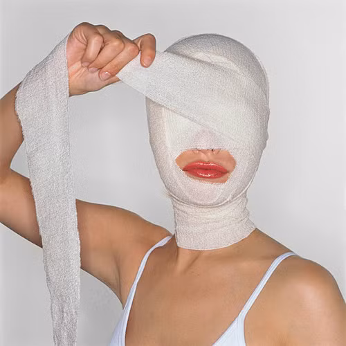 7. Sẽ mất nhiều tháng mới thấy được kết quả. Trong thực tế không phải mỗi cuộc phẫu thuật đều sẽ trở lại bình thường ngay lập tức. Mà tất cả phải trải qua vài tháng với nỗi kinh hoàng của bản thân như tình trạng sưng đau, bầm, sẹo.. 