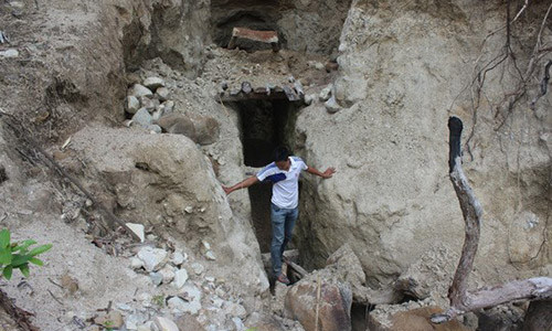 Pha rung, khoet nui dao vang trai phep o Gia Lai