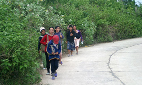 Đường vào Ma Nới.