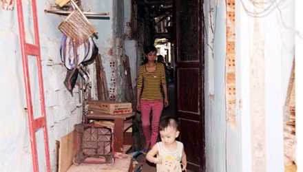 Một ngôi nhà trong khu “ổ chuột” chợ Cồn. Ảnh: Đào Phan