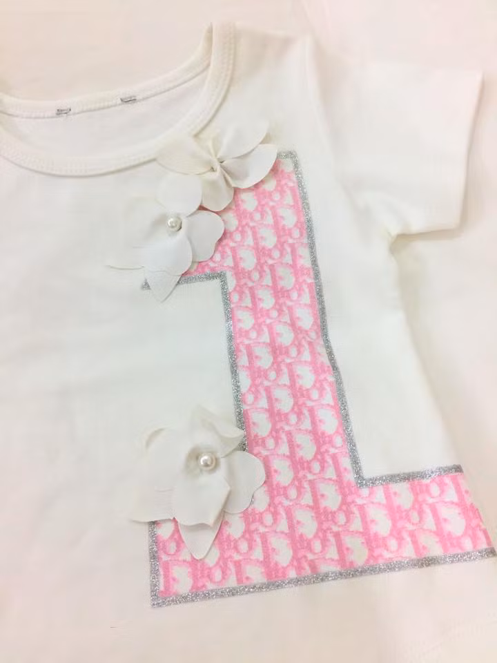 Phan Nhu Thao khoe kheo quan ao cua con gai Ngoc Thuy-Hinh-2