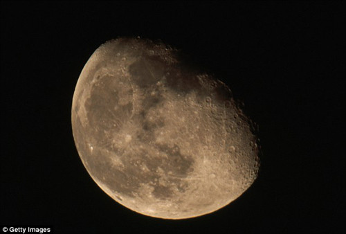 Phat hien moi ve su hinh thanh cua Mat trang