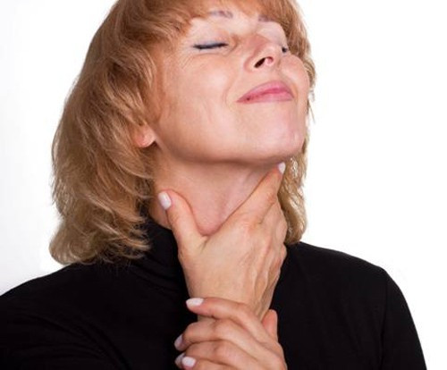 Do bị ung thư, dây thanh âm sẽ bị kích thích và viêm, dẫn đến những thay đổi trong giọng nói. Ngoài ra, nếu bạn sút cân không rõ lý do kèm theo thường xuyên mệt mỏi, chán ăn, suy nhược cơ thể thì cũng phải cẩn trọng.