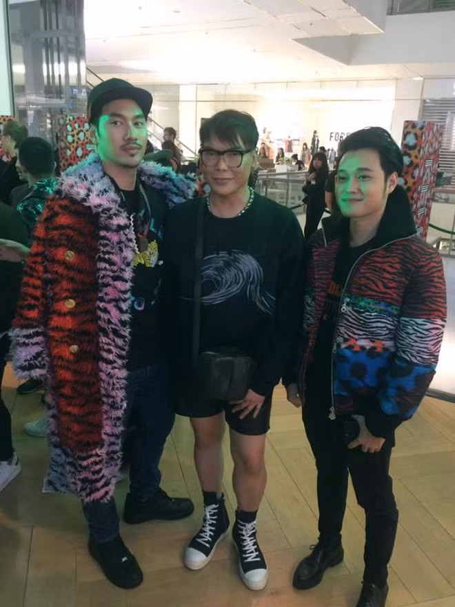 Mới đây, trong một sự kiện tại TP HCM, người hâm mộ của hai người vui mừng khi thấy Quang Vinh livestream cùng với Lý Quí Khánh. Có lẽ không cần phải giải thích nhiều, đây chính là câu trả lời rõ ràng nhất của “cặp đôi tri kỷ” cho người hâm mộ.