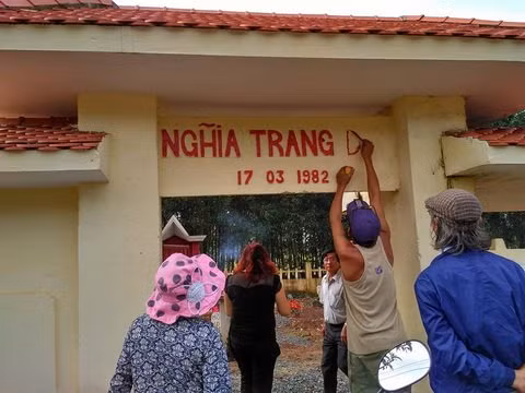 Nhung ngoi mo vo danh sau tai nan bi an nganh Duong sat-Hinh-4