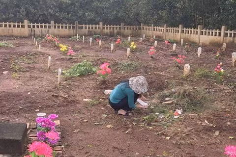 Nhung ngoi mo vo danh sau tai nan bi an nganh Duong sat-Hinh-2