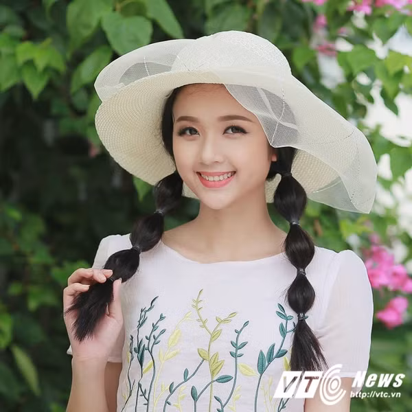 Hiện tại, “Người đẹp xứ Tuyên” Trương Thị Ngọc Ánh còn làm mẫu ảnh để thỏa mãn niềm đam mê của bản thân. Ánh dự định sẽ kinh doanh và tham gia nhiều hơn nữa các cuộc thi.