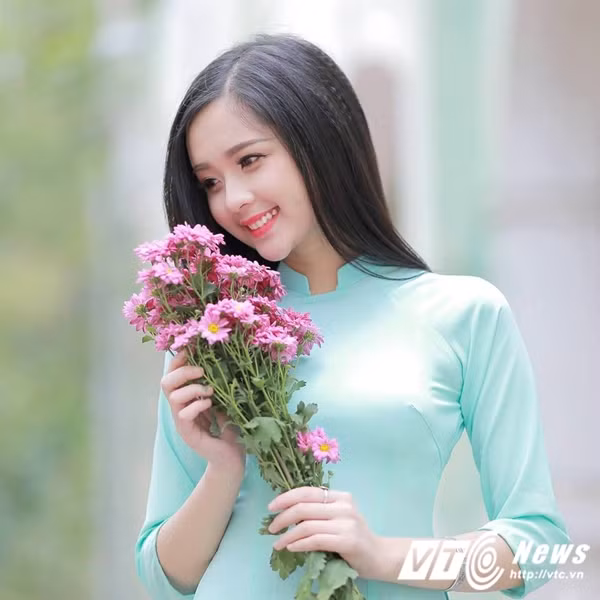 Ánh cho biết, cô rất bất ngờ khi những bức ảnh do bạn bè chụp khi đang vui chơi tại một khu giải trí ở Hà Nội. Nữ sinh thấy rất vui khi được mọi người quan tâm và chú ý như vậy..