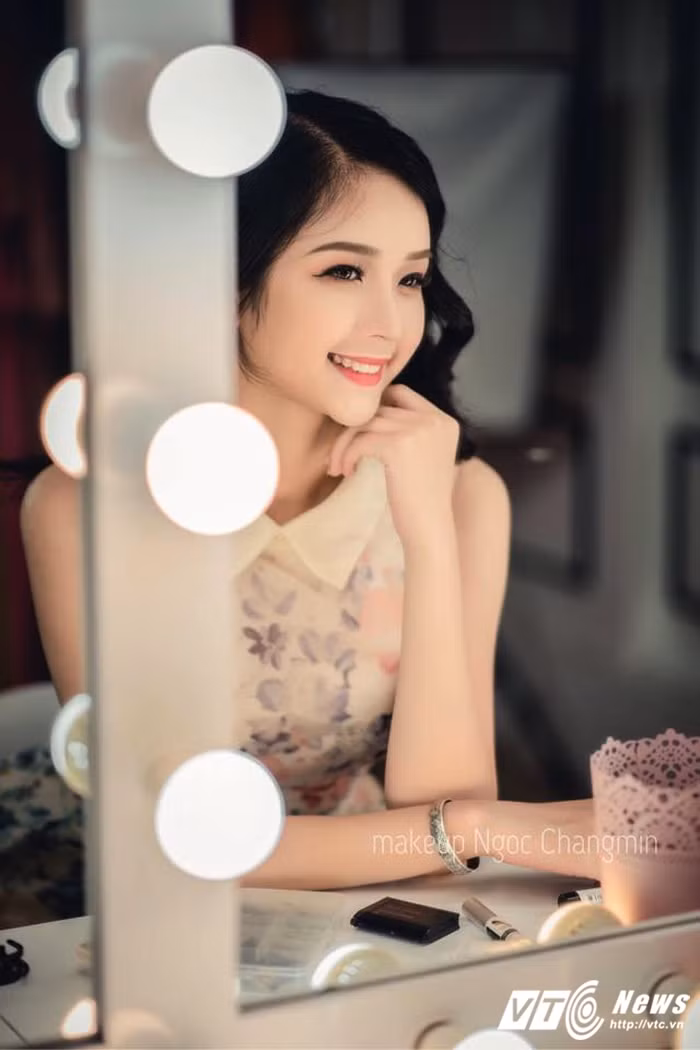 Khi giành giải “Gương mặt khả ái”, nữ sinh thấy rất vui nhưng cũng có chút bất ngờ. Cô như vỡ òa trong hạnh phúc khi MC xướng lên tên Trương Thị Ngọc Ánh.