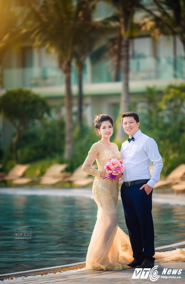 Văn Quang đã đi làm được 3 năm, còn cô dâu mới vào ngành công an được 1 năm.