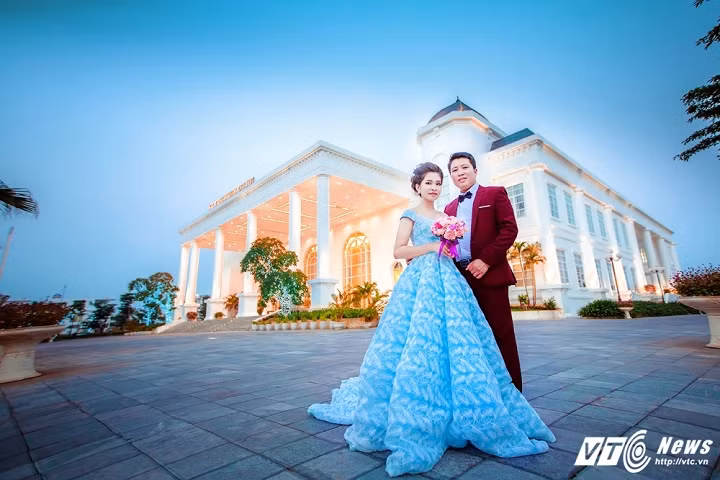 Châu cho biết, từ lúc mới quen cho tới lúc yêu và cưới, cả 2 gia đình đều ủng hộ mối tình này.