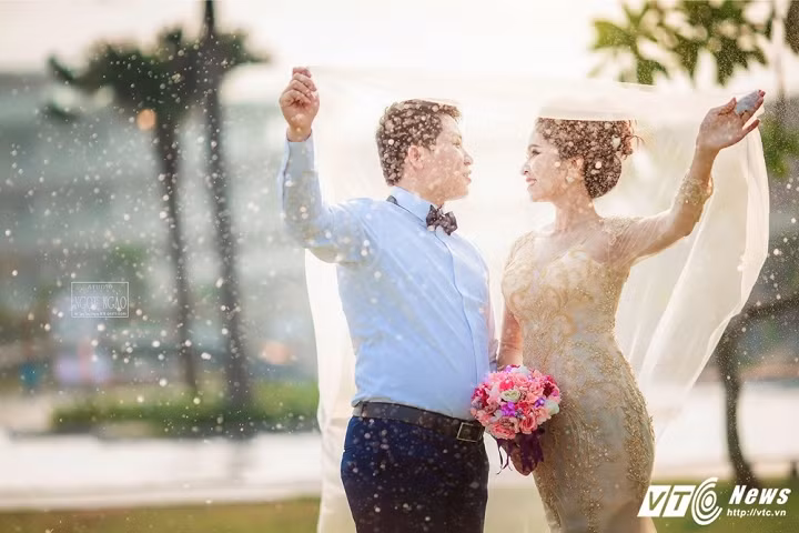 Cặp đôi này không thể hình dung rằng mình sẽ yêu và mối tình ấy chỉ trong vòng 100 ngày trước khi cưới.