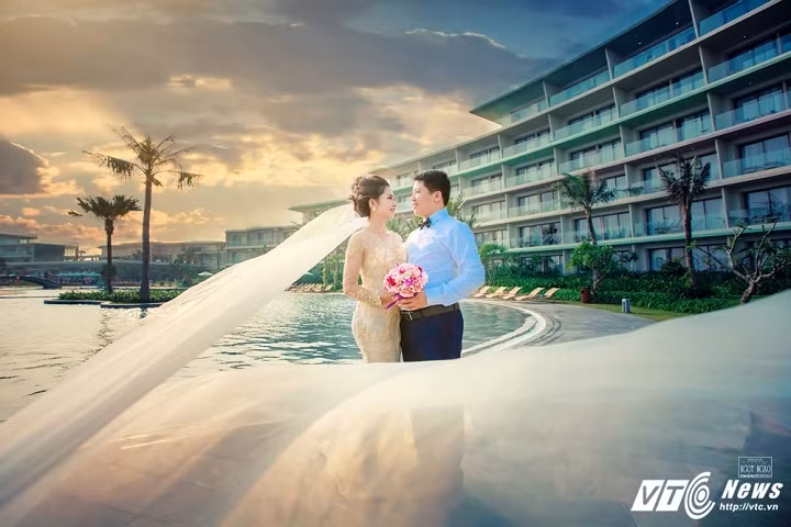 Quang và Châu quen nhau trong một buổi tập văn nghệ. Lúc đầu, vì hay trêu chọc nên Châu không ưa Quang. Nhưng sau đợt tập văn nghệ đó, cả hai bắt đầu nói chuyện rồi dành cho nhau tình cảm đặc biệt hơn.