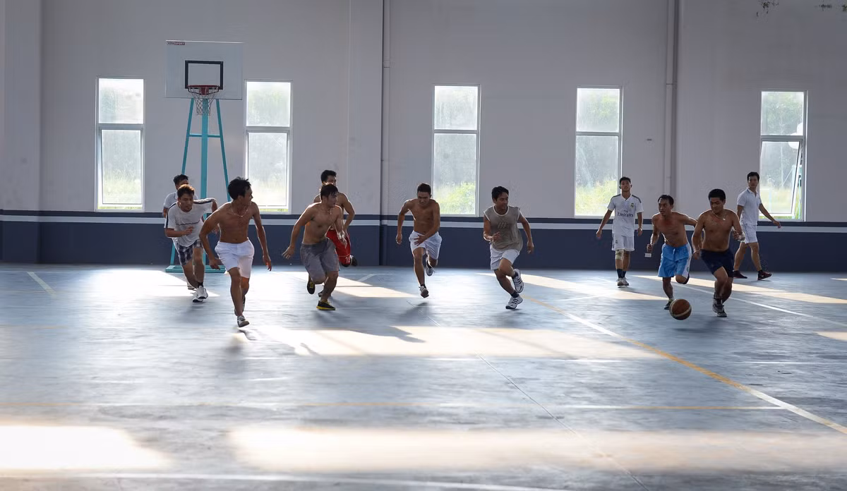 Bóng rổ cũng là môn bắt buộc luyện tập hằng ngày của phi công.