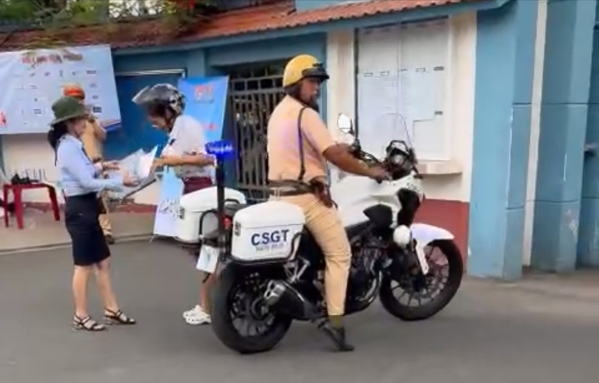 Nhờ sự hỗ trợ tích cực của lực lượng CSGT, nữ sinh đã kịp thời trở lại điểm thi để làm bài thi đúng giờ.
