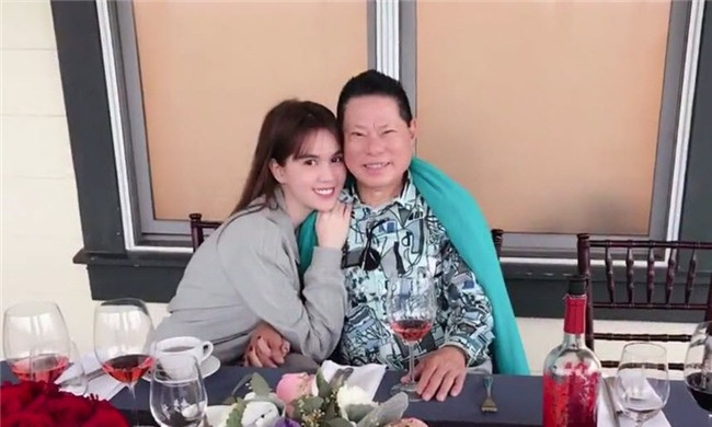 Bất ngờ, sáng 23/1/2017, Hoàng Kiều tuyên bố chia tay Ngọc Trinh vì cô "không xứng đáng" với tình yêu của ông, chỉ tìm đến một tình yêu chớp nhoáng.