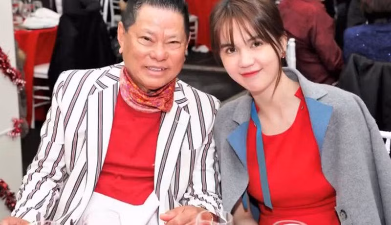 Thế nhưng nhắc tới vị đại gia này, có lẽ người ta nhớ nhất tới chuyện tình chóng vánh với người mẫu Ngọc Trinh.