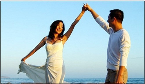 Có với nhau 2 cô con gái song cuộc hôn nhân của họ nhanh chóng kết thúc bằng việc cả hai dắt tay nhau ra tòa với một vụ ly hôn ồn ào đi kèm số tiền lên tới 288 tỷ đồng mà Ngọc Thúy đòi người chồng của mình phải trả. Cuộc ly hôn đó kéo dài trong nhiều năm mới đi tới được hồi kết.