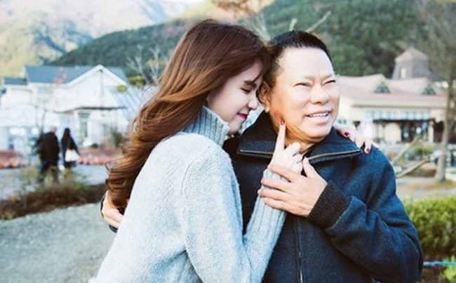 "Quá nhanh, quá nguy hiểm", "Chuyện tình gió lốc" là những từ dùng để miêu tả mối tình chóng vánh chưa đầy 3 tháng của Hoàng Kiều và Ngọc Trinh.