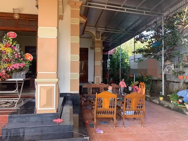 Hiên nhà lợp mái chống nóng, đảm bảo tiện nghi sinh hoạt. Ảnh: 2sao.