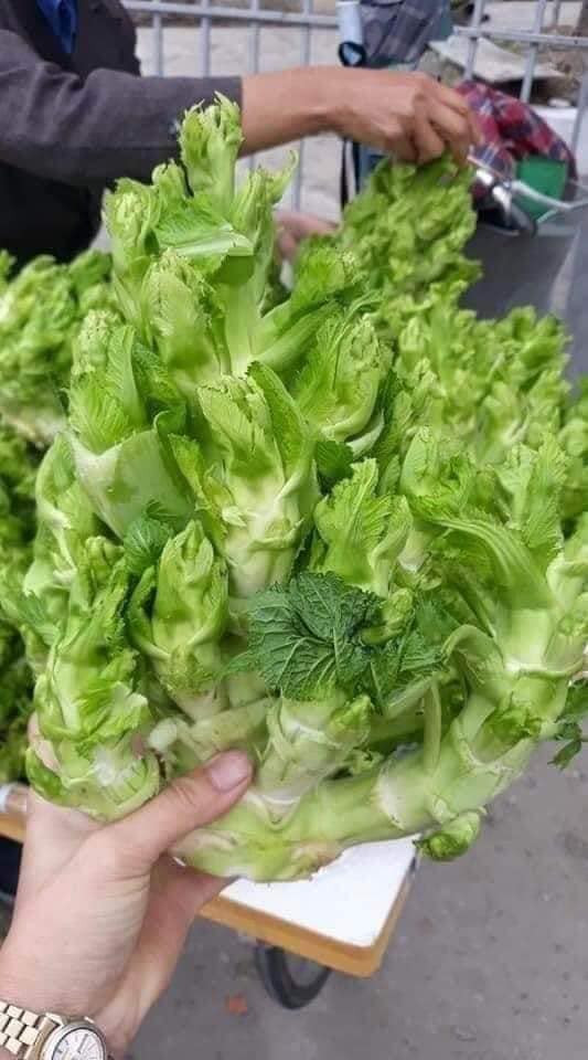 Nghe giới thiệu là đặc sản Sa Pa, chị Duyên (Cầu Giấy, Hà Nội) cũng thường xuyên đặt mua của một người bán online trong khu chung cư.