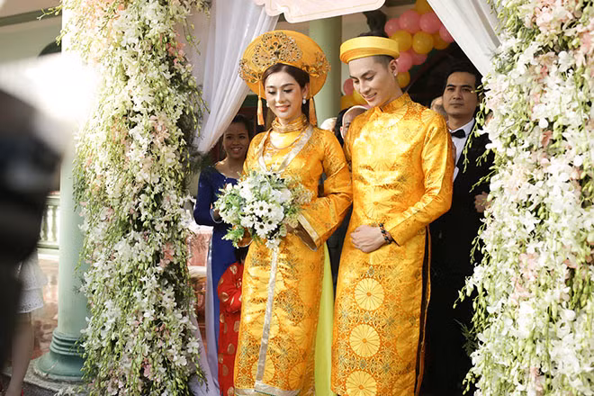 Trong đám cưới Lâm Khánh Chi, bố mẹ ruột cô từng quà hồi môn cho con gái về nhà chồng là một căn nhà 7 tỷ ở quận 4 (TP.HCM) và một chiếc xe hơi. Ảnh: Internet.