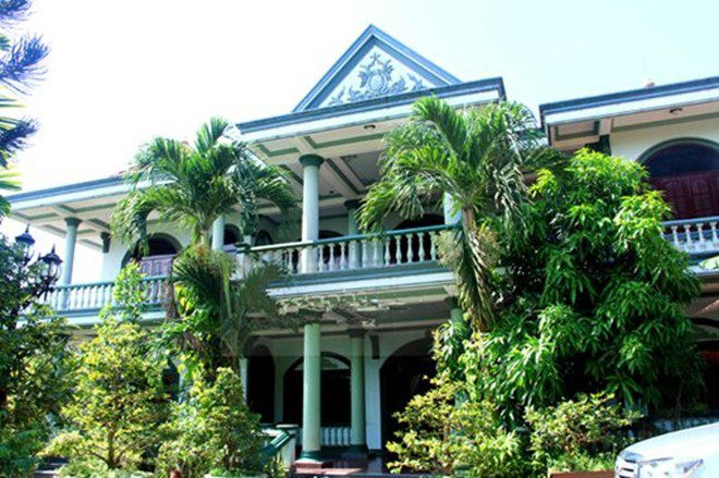 Trước đó, ca sĩ Lâm Khánh Chi từng khoe căn biệt thự tiền tỷ của bố mẹ cô với khuôn viên gần 5000 mét vuông. Ảnh: Internet.