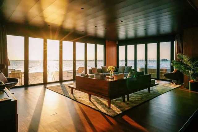 Phòng nào bên trong nhà cũng thoáng đãng và mát mẻ.