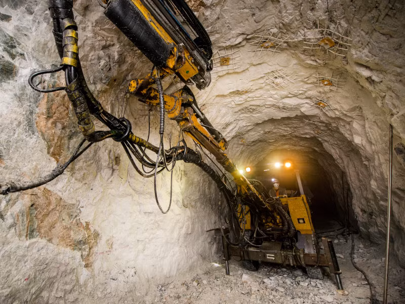 Ước tính, mỗi ngày mỏ vàng Mponeng khai thác hơn 5.400 tấn đá.