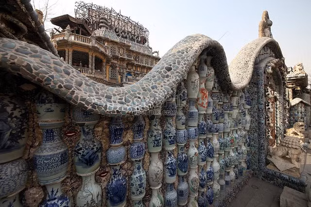 Không lâu sau đó, ngân hàng chuyển địa điểm, ngôi nhà bị bỏ hoang trong nhiều năm, cho đến khi nhà sưu tập gốm Zhang Lianzhi mua lại với giá 1 triệu nhân dân tệ (khoảng 3,5 tỷ đồng).