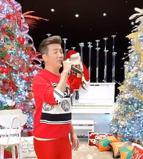 Nam ca sĩ cho biết, biệt thự đã được trang trí xong 99,99%. Tối nay (14/12) mọi người có thể ghé qua thưởng lãm và chụp hình lưu niệm. Nguồn ảnh: FBNV.