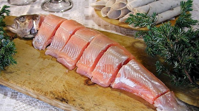 Rakfish (cá thối) là đặc sản của Na Uy, được làm từ cá hồi muối sau đó cho lên men chừng 2, 3 tháng đến khi dịch cá tiết ra mềm nhũn. Đây là đặc sản mà mỗi năm tiêu thụ với số lượng lớn tới 500 tấn.