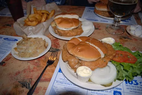 Sandwich não chiên là món ăn ở Án Độ, có nguồn gốc khi người Hà Lan và Đức sang định cư nơi đây. Sandwich não chiên được làm từ não bò, tuy nhiên do dịch bệnh bò điên lây lan nên được thay thế bằng não lợn.