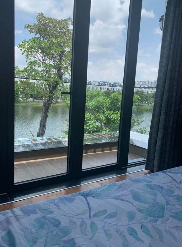 Một số góc còn nhìn ra sông vô cùng thơ mộng. Ảnh: FBNV.