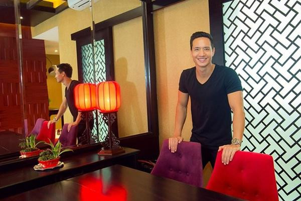 Ở Việt Nam, bạn trai Hà Hồ cũng có một căn nhà khác với thiết kế bán cổ điển phương Đông.