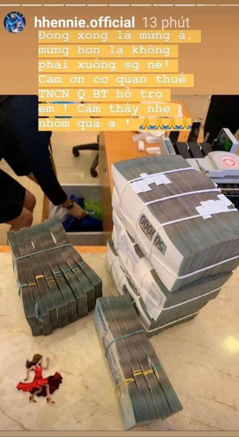 Hồi đầu năm nay, H'Hen Niê công khai đóng thuế 2,2 tỷ đồng khiến cộng đồng mạng nhanh chóng tính ra thu nhập khủng của nàng hậu. Ảnh: Vietnamnet.