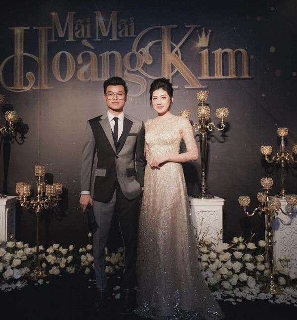 Sau đó, Thế Anh cũng từng dính nghi vấn hẹn hò Tú Anh. Tuy nhiên anh đã nhanh chóng phủ nhận và khẳng định cả hai chỉ là bạn bè thân thiết.