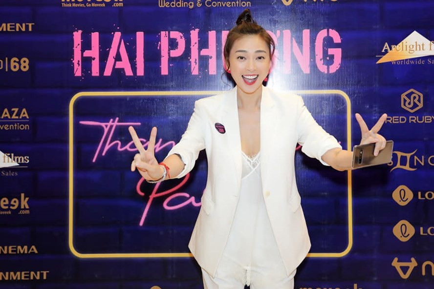 Thành danh từ cuộc thi Hoa hậu Việt Nam qua ảnh 2000, Ngô Thanh Vân bắt đầu thử sức ở nhiều lĩnh vực như ca hát, diễn xuất... Cô là một trong những bóng hồng sở hữu khối tài sản khủng mà hiếm khi vướng ồn ào cặp kè đại gia.