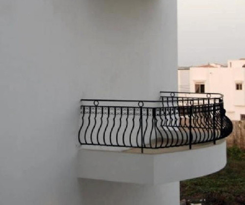 Ban công nhưng không có lối ra.