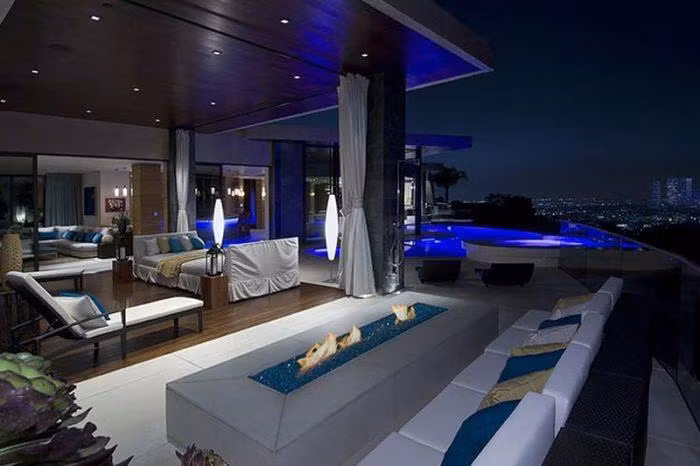 Được xây cất trong 7 năm và tiêu tốn 63 triệu USD, “Xanadu 2.0 ngốn gần 500.000 cây gỗ và sử dụng tới 300 công nhân. Ảnh: BI.