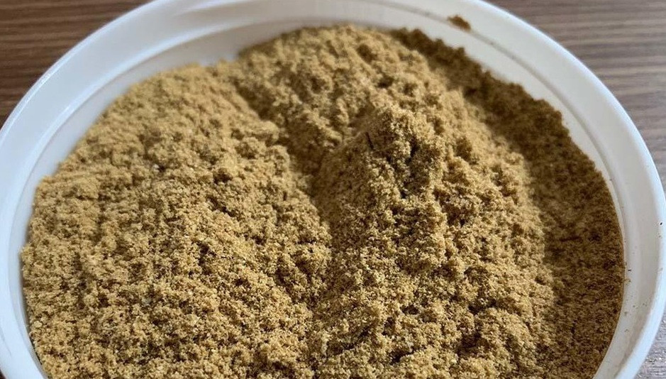 Loại cám này là cám hữu cơ, không phải cám thông thường nên rất khó mua. Giá cũng đắt gấp 100 lần giá gạo hữu cơ. Lúc cao điểm, cám gạo có thể lên tới 4 triệu đồng/kg.