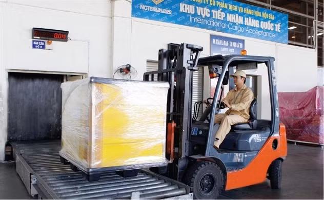 Cty Dich vu hang hoa Noi Bai lam an sao… bi phat hon nua ty dong?