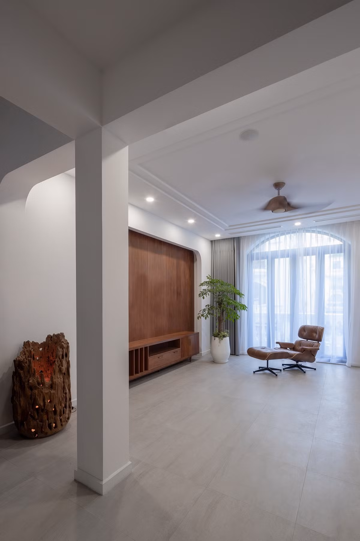 Bên trong nhà hạn chế sử dụng vách ngăn để tăng sự kết nối giữa các thành viên.