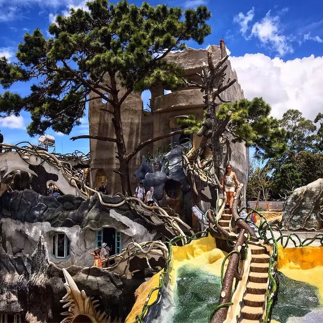 Công trình bao gồm nhiều tòa nhà và nhà khách, quán cà phê, phòng trưng bày nghệ thuật... Ảnh: Internet