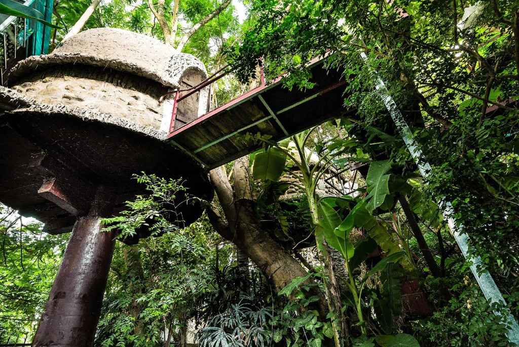 Mỗi ngôi nhà được nghệ sĩ Đào Anh Khánh thiết kế với một chủ đề và ý tưởng khác nhau, kéo dài trong vòng hơn 20 năm. Ảnh: Zing.