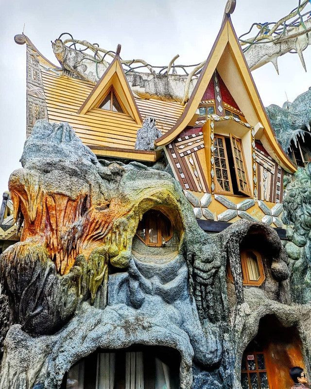 "Ngôi nhà quái dị" (Crazy House) hay biệt thự Hằng Nga rộng gần 2.000 m2, tọa lạc ở số 3 đường Huỳnh Thúc Kháng (TP. Đà Lạt). Ảnh: Internet