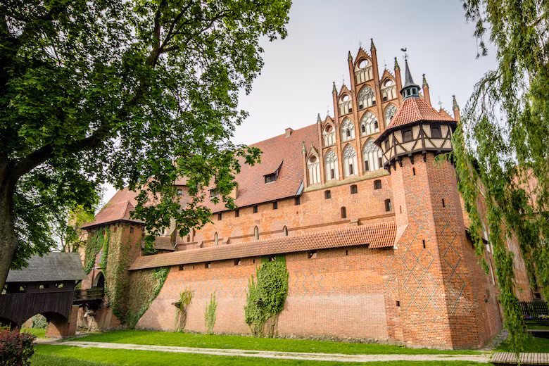 Lâu đài Malbork là điển hình của một pháo đài thời trung cổ, được UNESCO được công nhận là di sản thế giới từ tháng 12/1997.