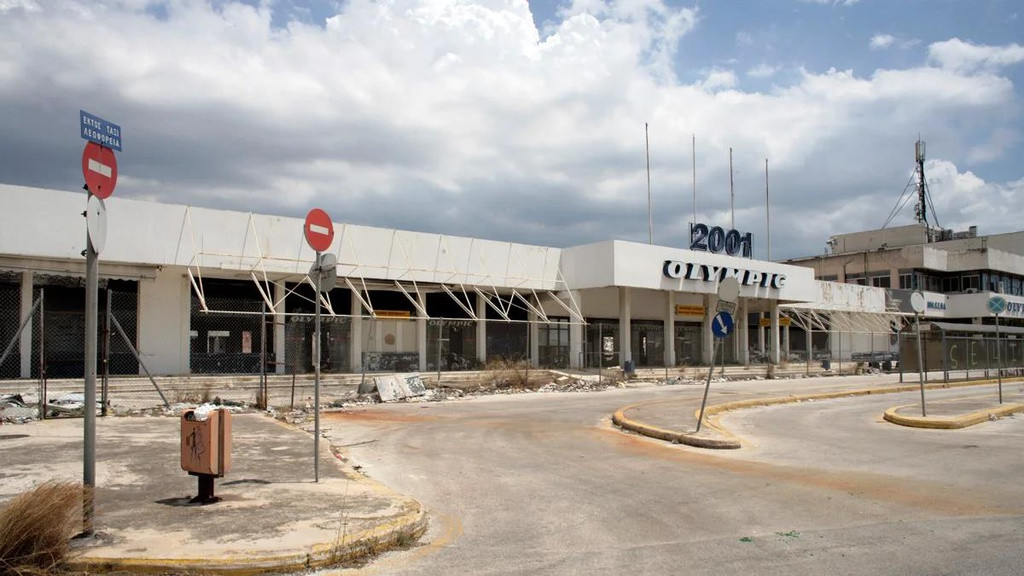 Ellinikon từng là sân bay quốc tế của Hy Lạp trong hơn 60 năm. Đây cũng là nơi sử dụng cho Thế vận hội Olympic 2004.