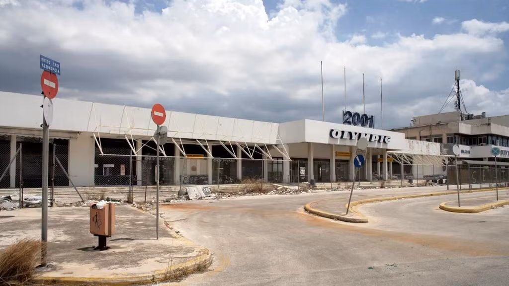 Ellinikon từng là sân bay quốc tế của Hy Lạp trong hơn 60 năm. Đây cũng là nơi sử dụng cho Thế vận hội Olympic 2004.